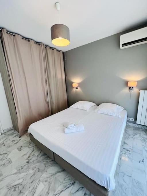 Le Pinede - Apt 4 Prs- Parking - Clim - 500M Plages Antibes Buitenkant foto