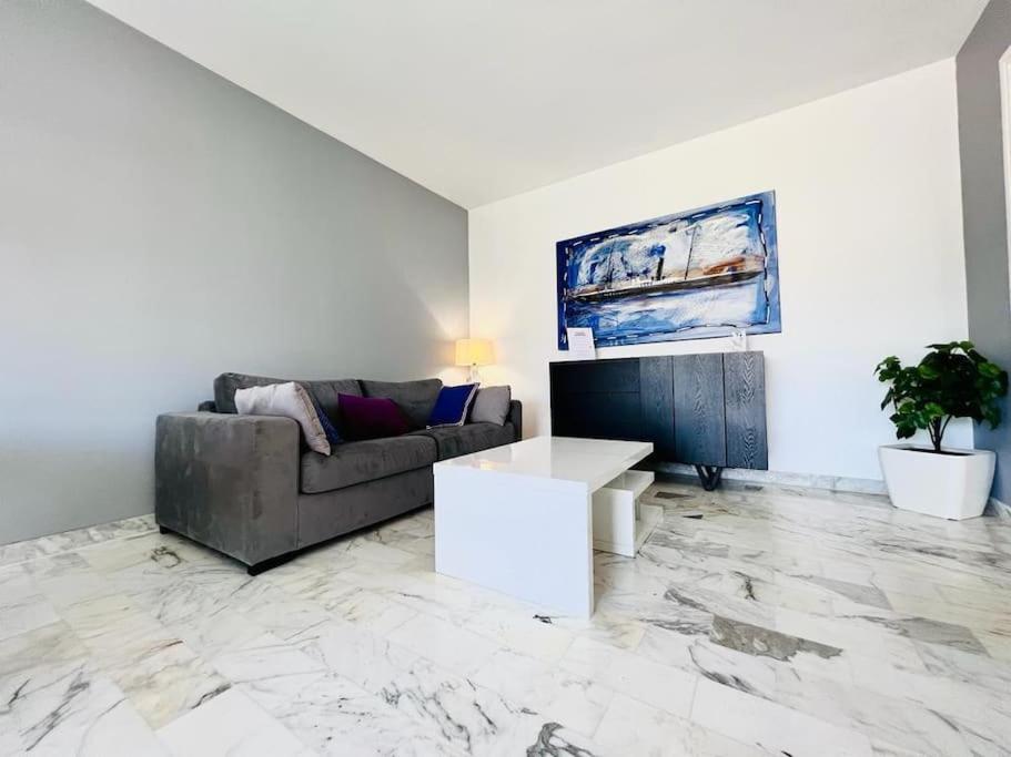 Le Pinede - Apt 4 Prs- Parking - Clim - 500M Plages Antibes Buitenkant foto