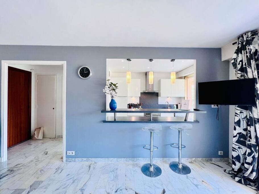 Le Pinede - Apt 4 Prs- Parking - Clim - 500M Plages Antibes Buitenkant foto